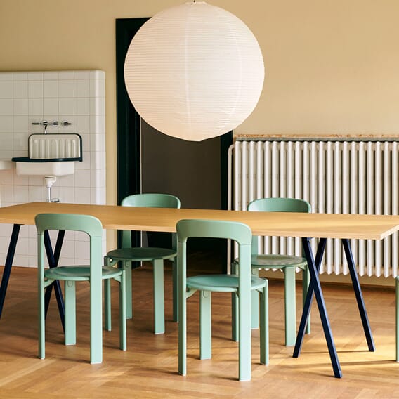Loop Stand Table L250xW92,5xH74 wb lacquered oak tabletop_deep blue powder coated steel frame_Rey Chair Fall green wb lacquered beech_Paper Shade Ø80