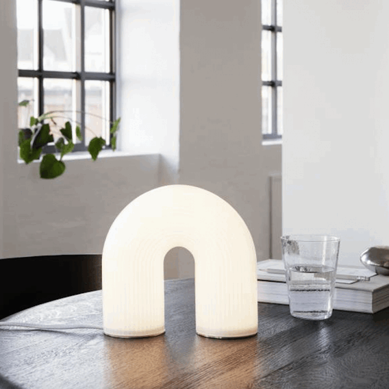 110061201 27567_Ferm_Living_Vuelta_bordlampe_1_1.png