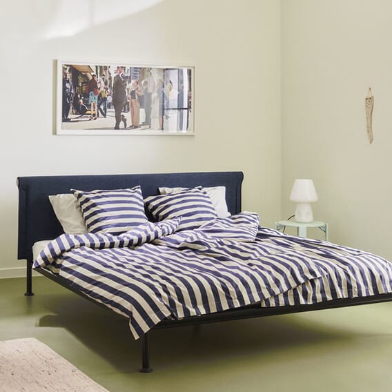 AB701-B510 Tamoto_Bed_Metaphor_008_headboard_anthracite_powder_coated_frame_Pier_System_1002_black_powder_coated_steel_black_anodised_profiles.jpg