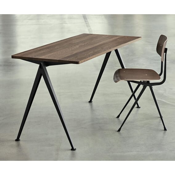hay64 pyramid_desk_skrivebord_hay_røkt_eik_svart_1.jpg