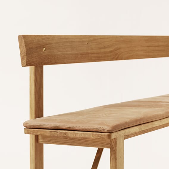 1223-1 F&R_Position_Leather-Cushion_Oak_Detail (1).jpg