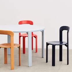 AB793!_Rel Rey_Chair_deep_blue_wb_lacquer_beech_Rey_Chair_scarlet_red_wb_lacquer_beech_Rey_Table_gull_laminate_slate_blue_wb_lacquer_beech.jpg