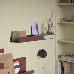 folded-shelves-deep-red-silent-vase-11-clear-post-wall-lamp-arrange-grey-muuto-org.jpg