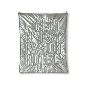 Veggkunst "Ceci n’est pas un hôtel"
