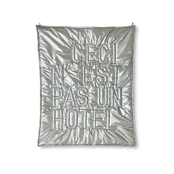 Veggkunst "Ceci n’est pas un hôtel"