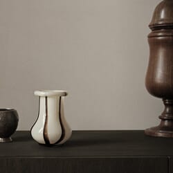 fermLIVING_SS24_RibanVase_H15_Cream_1104268845_1.jpg