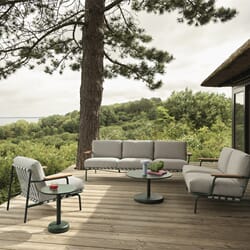 Settle-sofa-2-3-seater-lounge-chair-ribbed-weave-2-dark-green-linear-steel-coffee-table-dark-green-ease-portable-muuto-org_1.jpg