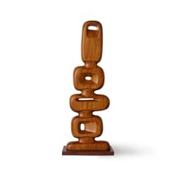 Håndskåret Tre-skulptur