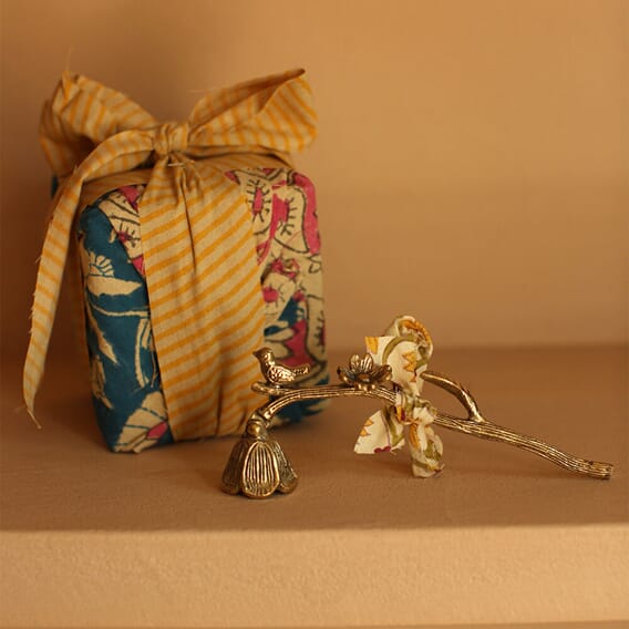 Chirpy-Candle-Snuffer-Doing-Goods-1.20.30.046.099.4-Festive24-4-web.jpg
