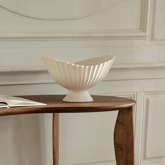 fermLIVING-AW21-FeveDeskWalnut-FountainCentrepiece-MaraKnottedRugSmallBlackChocolate-image_1.jpg