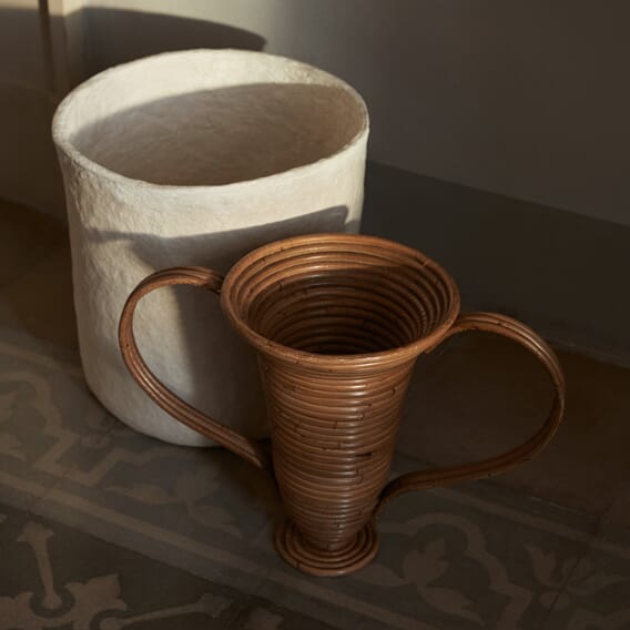 fermLIVING_SS23_VaryStorage_1104267640_AmphoraVase_1104267461_image_01.jpg