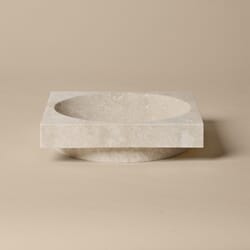 FermLiving_SS25_PackshotsWithBackground_HewLowCenterpiece_Travertine_1104271230.jpg