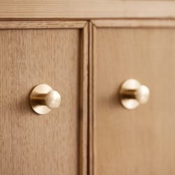 MOEBE_Knob_IC_Brass_High-Res_06.jpg