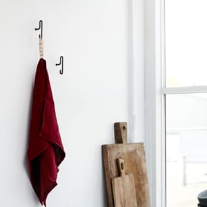 MOEBE_Wall-Hook_IC_Small_Black_High-Res_05.jpg