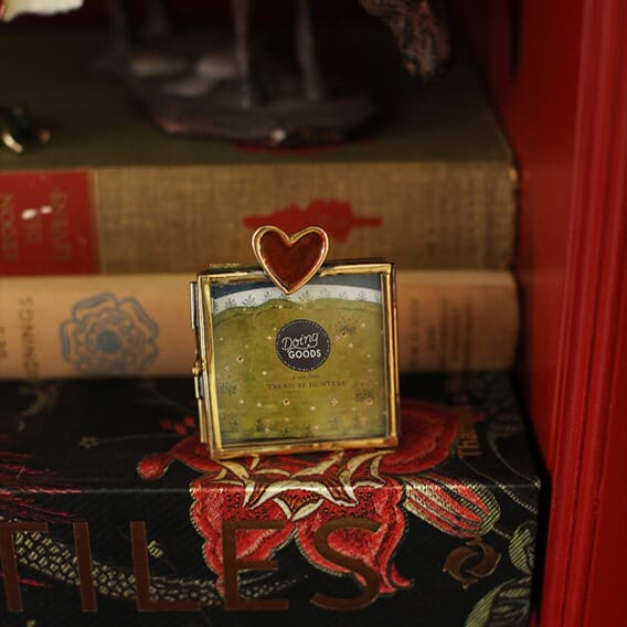 pyar-heart-frame-mini-doing-goods-1.20.12.052.923.1-aw23-4-web.jpg