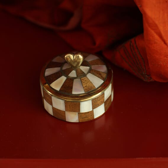 woody-checkered-circus-box-doing-goods-1.20.21.032.010.4-aw23-9-web-3.jpg
