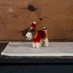 Fido med nissedrakt