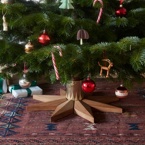 S1986042_Stella_Christmas_Tree_Base,_Teak_02_M.jpg
