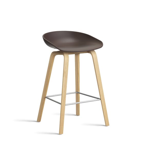 AA003-D132-AA51_AAS_32_H65_raisin_2.0_shell_wb_laquered_oak_base_stainless_steel_footrest.jpg