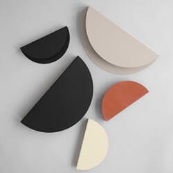 MOEBE_Half-Moon-Shelf_IC_High-Res_01.jpg