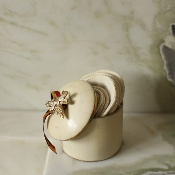 queen-bee-circus-box-doing-goods-1.20.21.014.002.4-20-web.jpg
