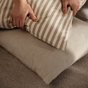 fermLIVING_SS24_StrandOutdoorCushion_1104269067_1104269068_01.jpg