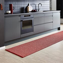 pappelina_effi_dark_red_kitchen_creative.jpg